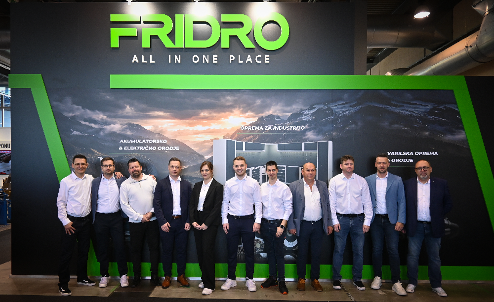 Člani ekipe Fridro na razstavnem prostoru